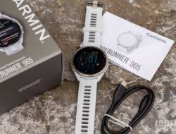 Garmin Forerunner 965 Review Testing the AMOLED Screen for Triathletes